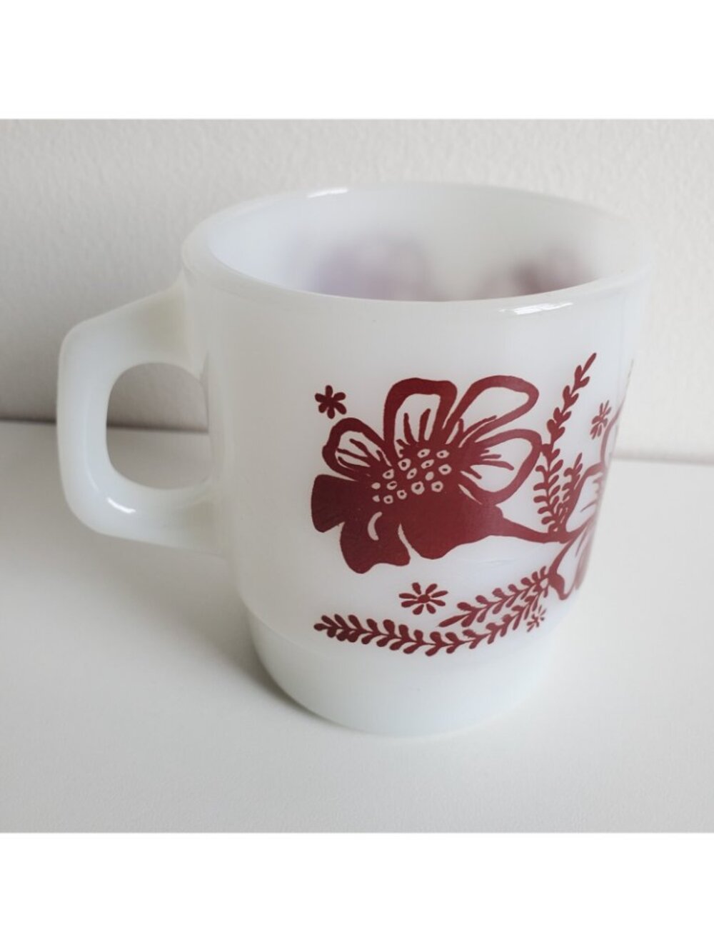 Anchor Hocking Milk Glass Mug Red Hibiscus Flowers Floral Stackable Vintage - Picture 4 of 8